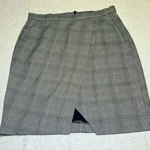 Banana Republic Mini Skirt, size 4 Petite.